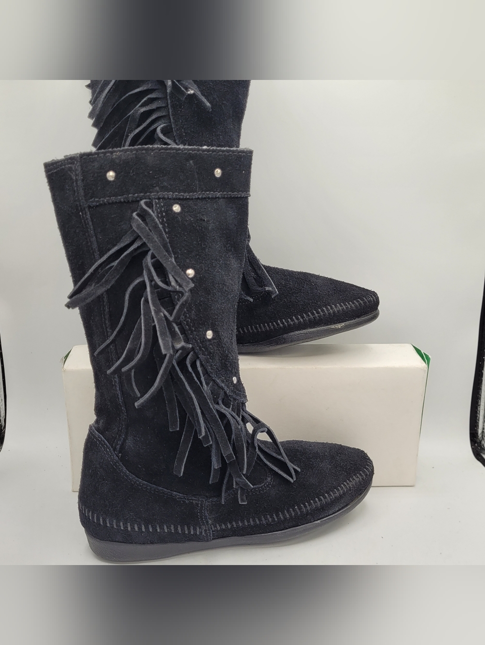 Minnetonka  Black Leather Fringe Moccassuns Size 7